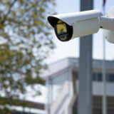 Die AXIS Q1809-LE Bullet Camera liefert auch auch bei großen Entfernungen oder schlechten Lichtverhältnissen extrem scharfe Bilddetails und eignet sich damit besonders für Außenanwendungen, zum Beispiel in Häfen oder Sportstadien. (Copyright: Axis Communications)