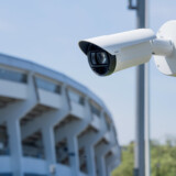 Die AXIS Q1809-LE Bullet Camera liefert auch auch bei großen Entfernungen oder schlechten Lichtverhältnissen extrem scharfe Bilddetails und eignet sich damit besonders für Außenanwendungen, zum Beispiel in Häfen oder Sportstadien. (Copyright: Axis Communications)